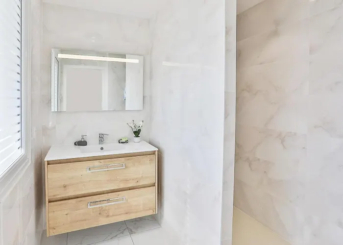 Lumineux & Vue Exceptionnelle Parking 公寓